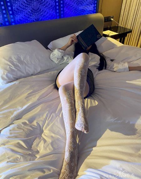 女生露出胸照片软件-手机影视迅雷1080
