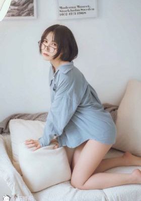 裸体直播间-预告国语完整版